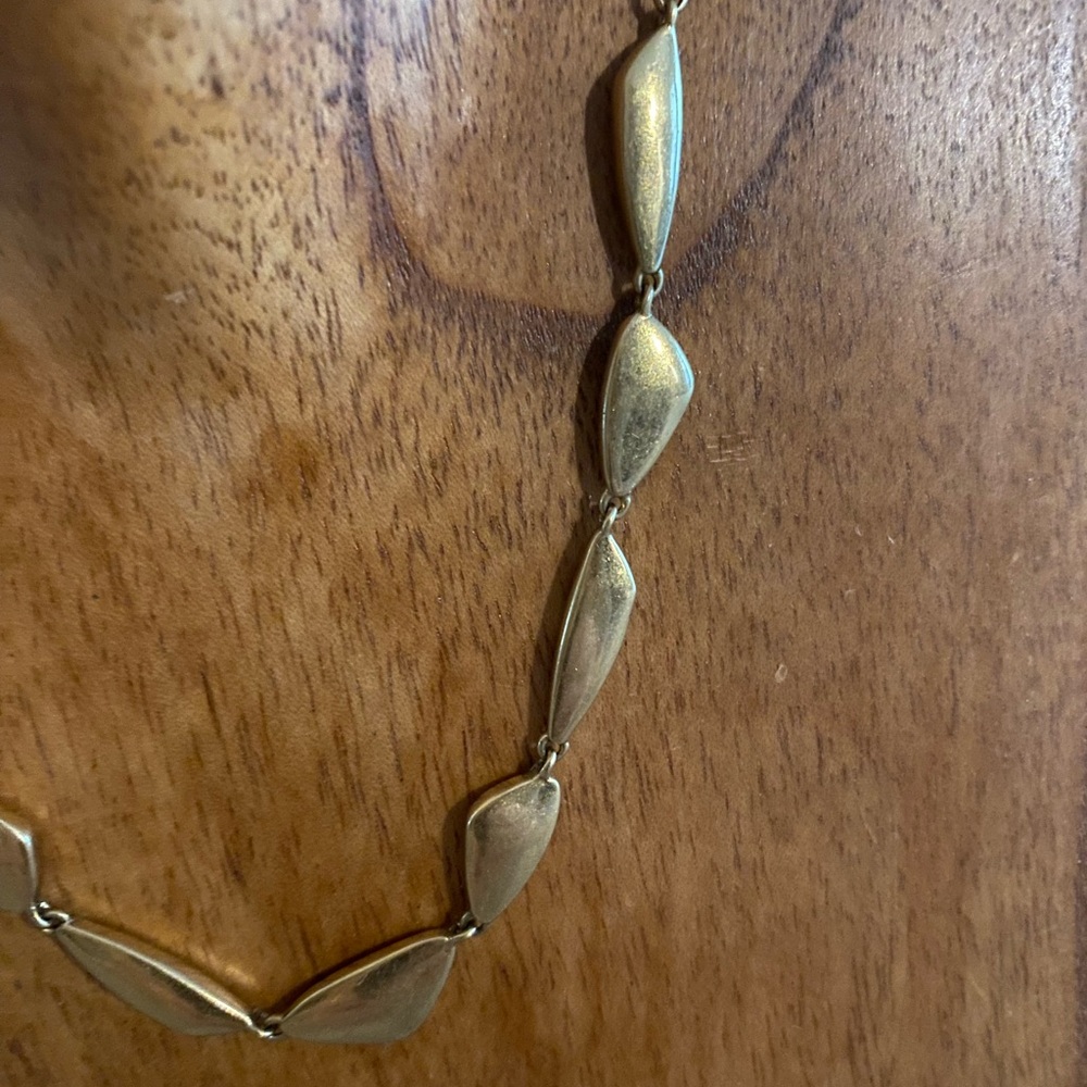 Kendra Scott Kira Short Necklace in Vintage Gold - Picture 2 of 3